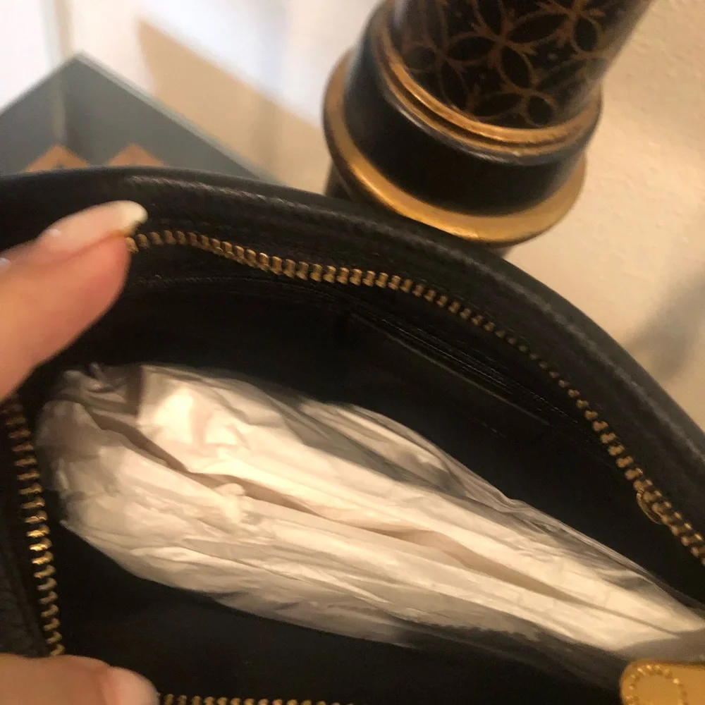 MARC JACOBS black leather small crossbody NWOT w/ Dustbag